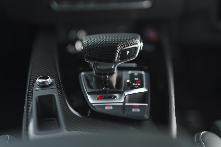 Детали интерьера Audi RS4 Avant (B9) 2020 года  (UK) (фото 10 из 99)